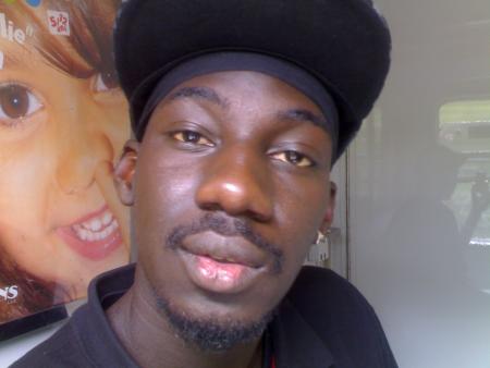 c moi regarder la photo derrier moi c tro marrant aller bisou